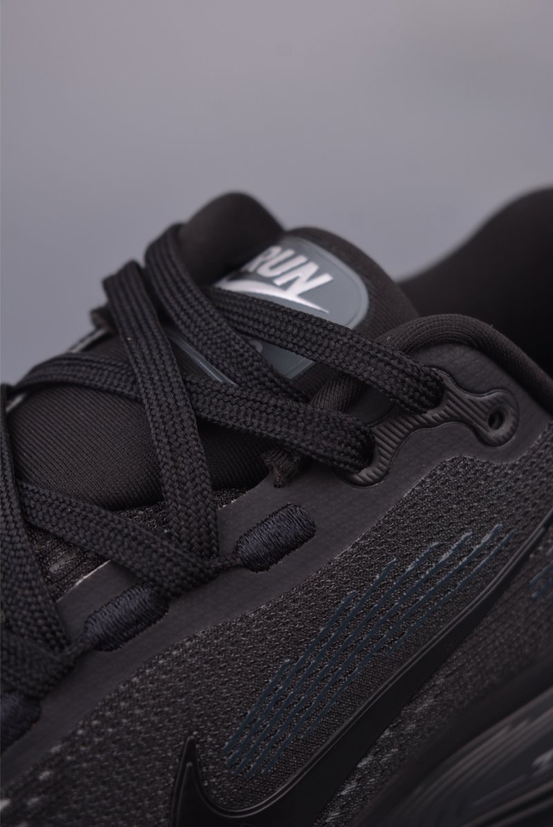 Nike Air Zoom Vomero 18 view