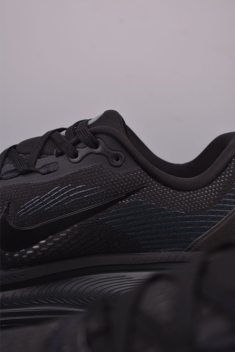 Nike Air Zoom Vomero 18 view
