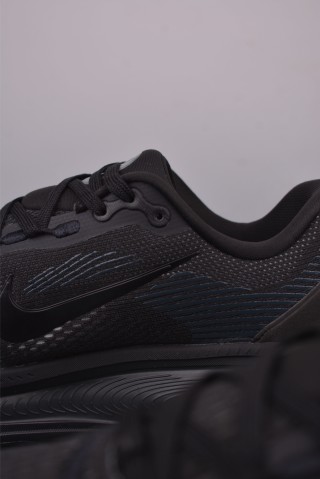 Nike Air Zoom Vomero 18 view 8
