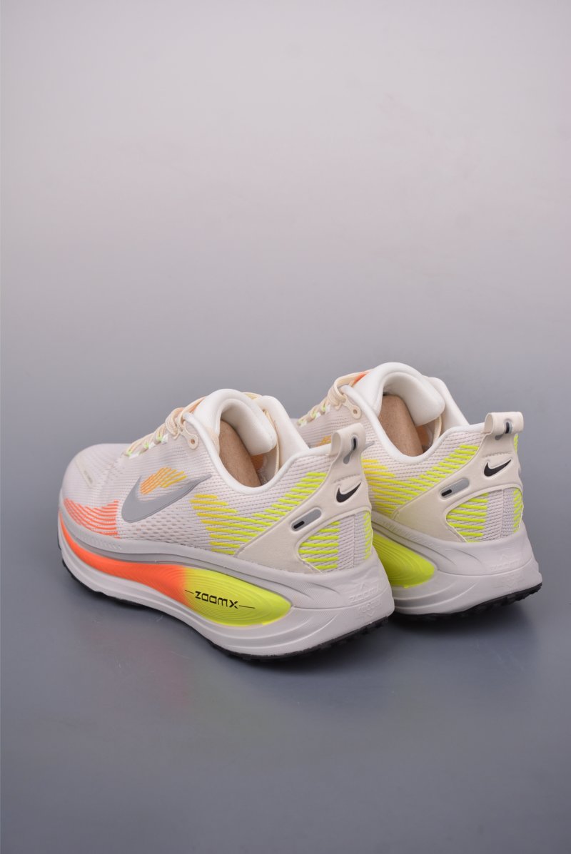 Nike Air Zoom Vomero 18 view