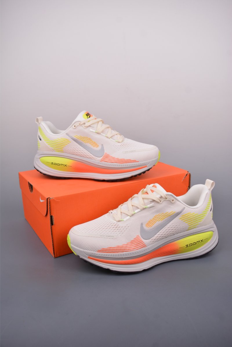 Nike Air Zoom Vomero 18 view