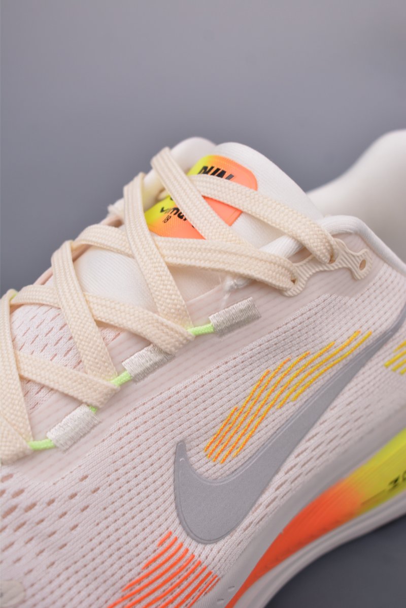 Nike Air Zoom Vomero 18 view