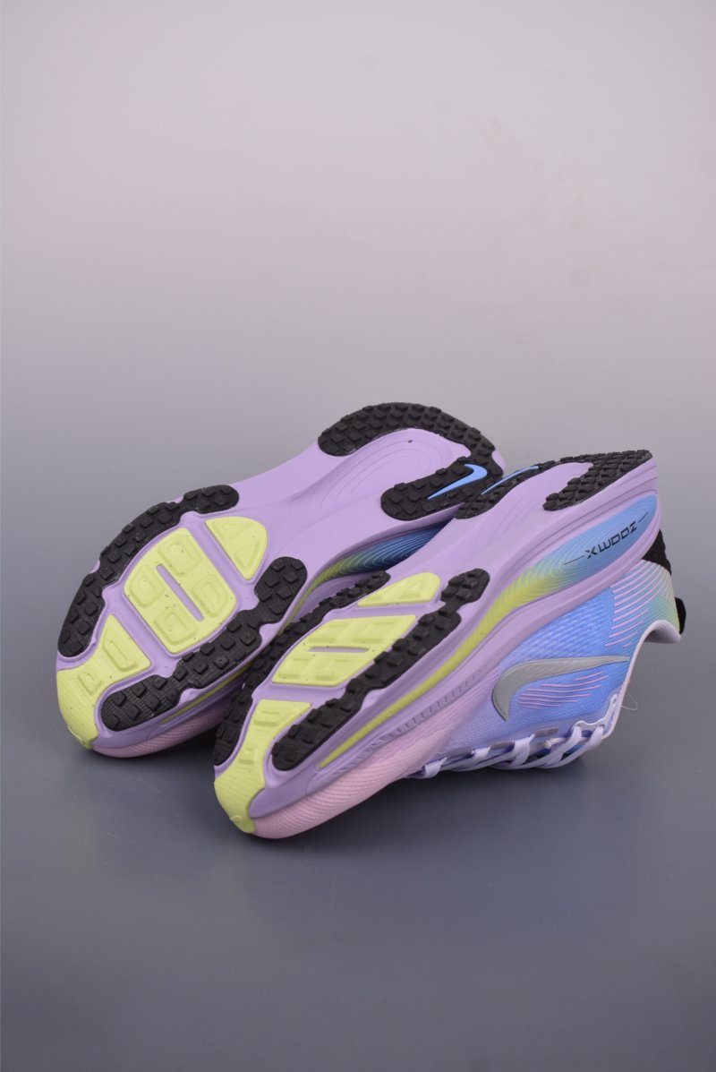 Nike Air Zoom Vomero 18 view