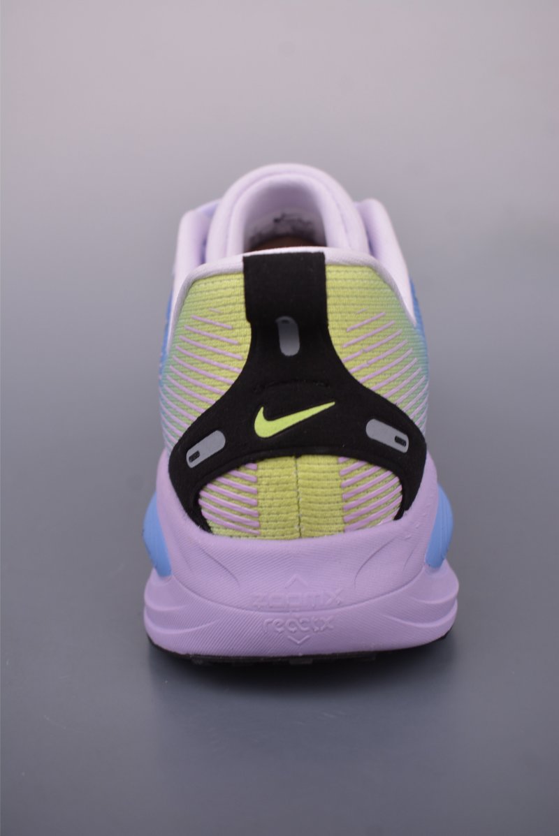 Nike Air Zoom Vomero 18 view