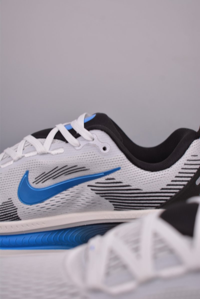 Nike Air Zoom Vomero 18 view