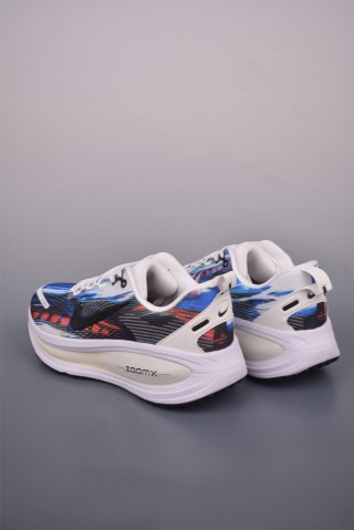 Nike Air Zoom Vomero 18 view 2