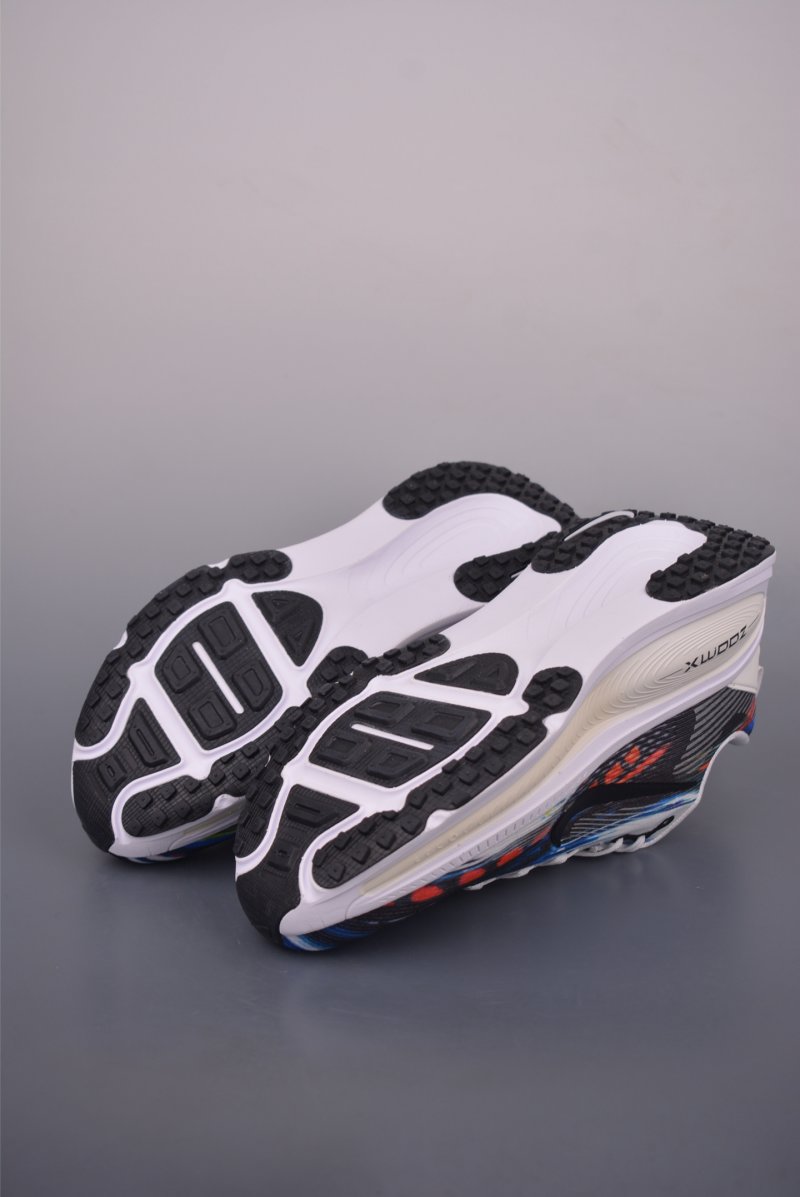 Nike Air Zoom Vomero 18 view