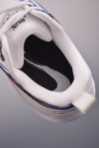 Nike Air Zoom Vomero 18 view 9