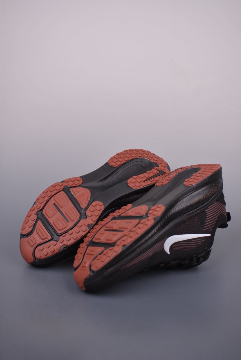 Nike Air Zoom Vomero 18 view