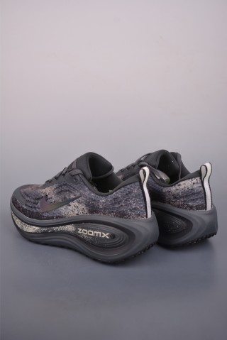 Nike Air Zoom Vomero Plus view 2