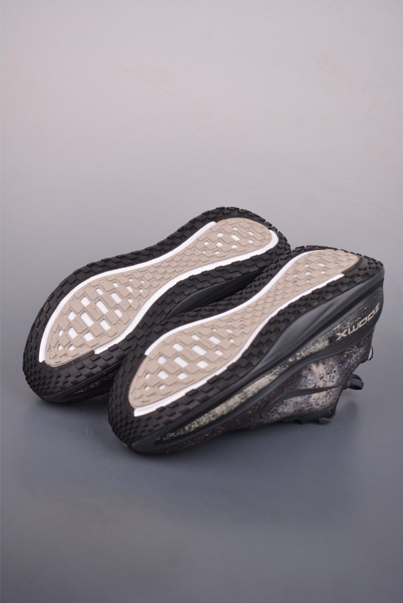 Nike Air Zoom Vomero Plus view