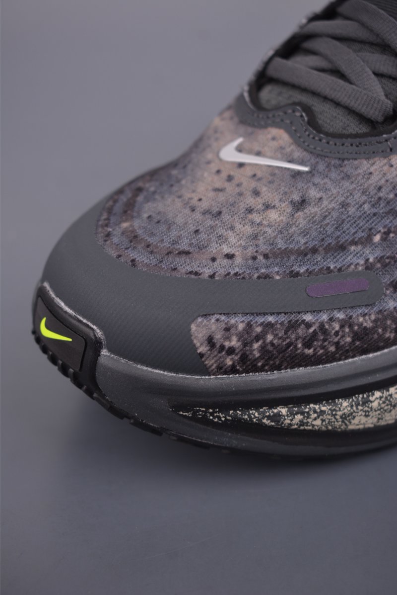 Nike Air Zoom Vomero Plus view