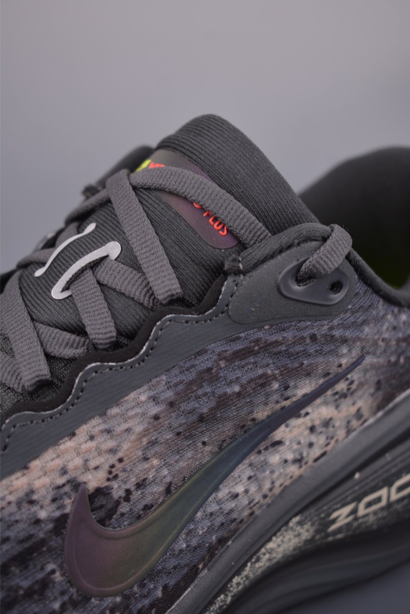 Nike Air Zoom Vomero Plus view