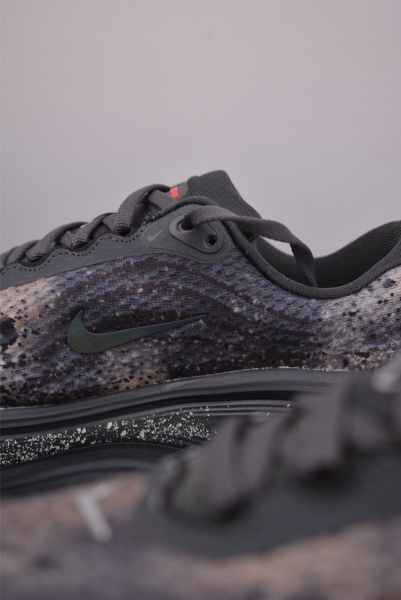 Nike Air Zoom Vomero Plus view