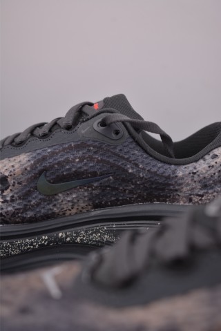 Nike Air Zoom Vomero Plus view 8