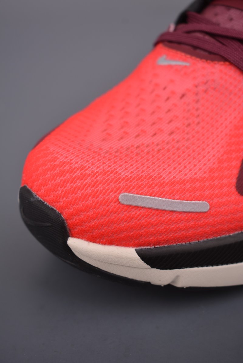 Nike Air Zoom Vomero Plus view