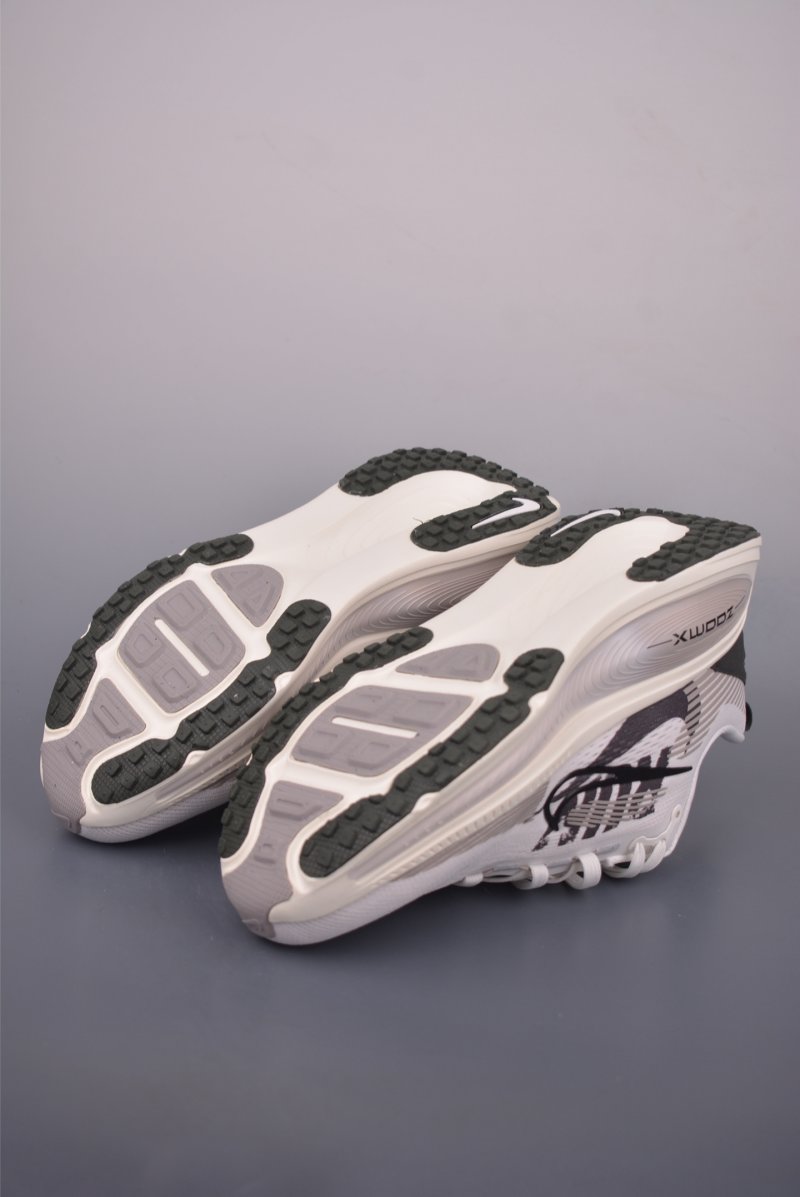 Nike Air Zoom Vomero Plus view