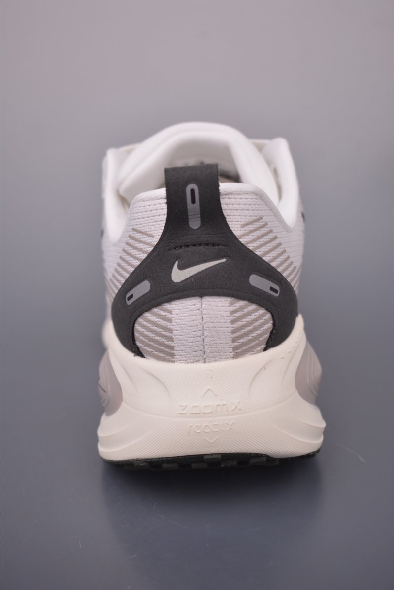 Nike Air Zoom Vomero Plus view
