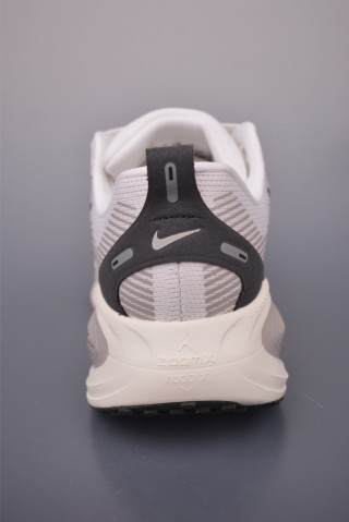 Nike Air Zoom Vomero Plus view 4