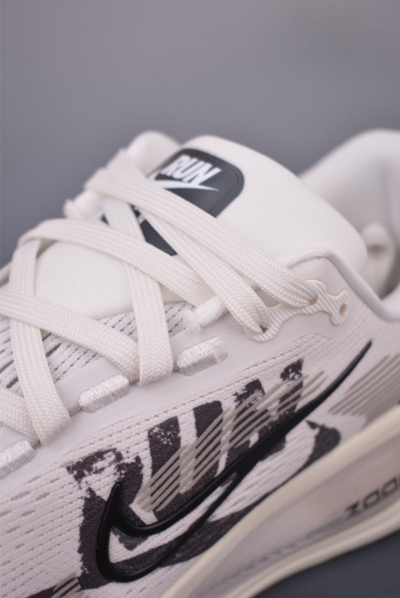 Nike Air Zoom Vomero Plus view