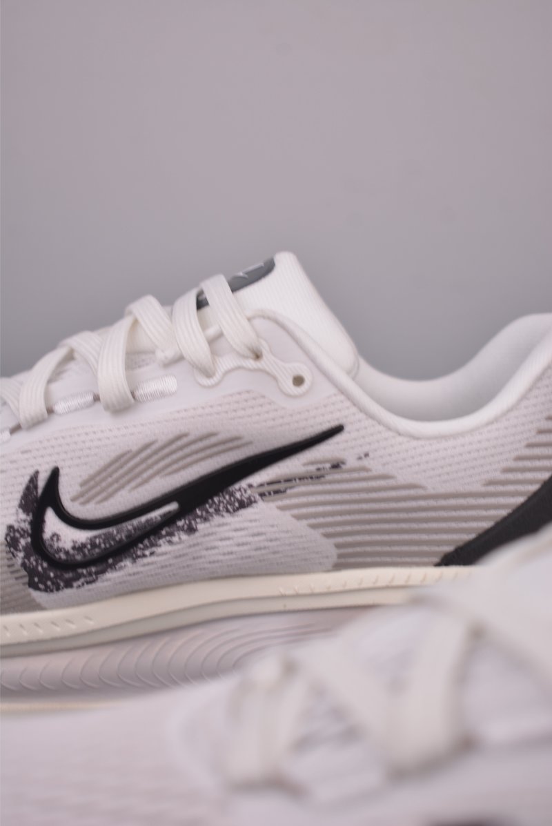 Nike Air Zoom Vomero Plus view