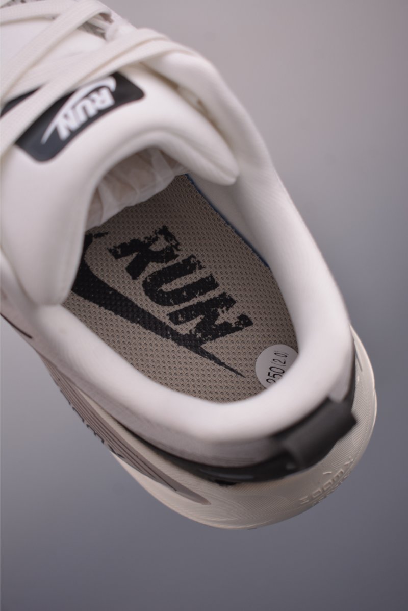 Nike Air Zoom Vomero Plus view