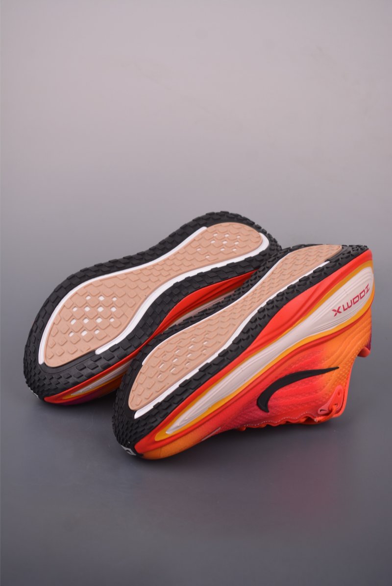 Nike Air Zoom Vomero Plus view
