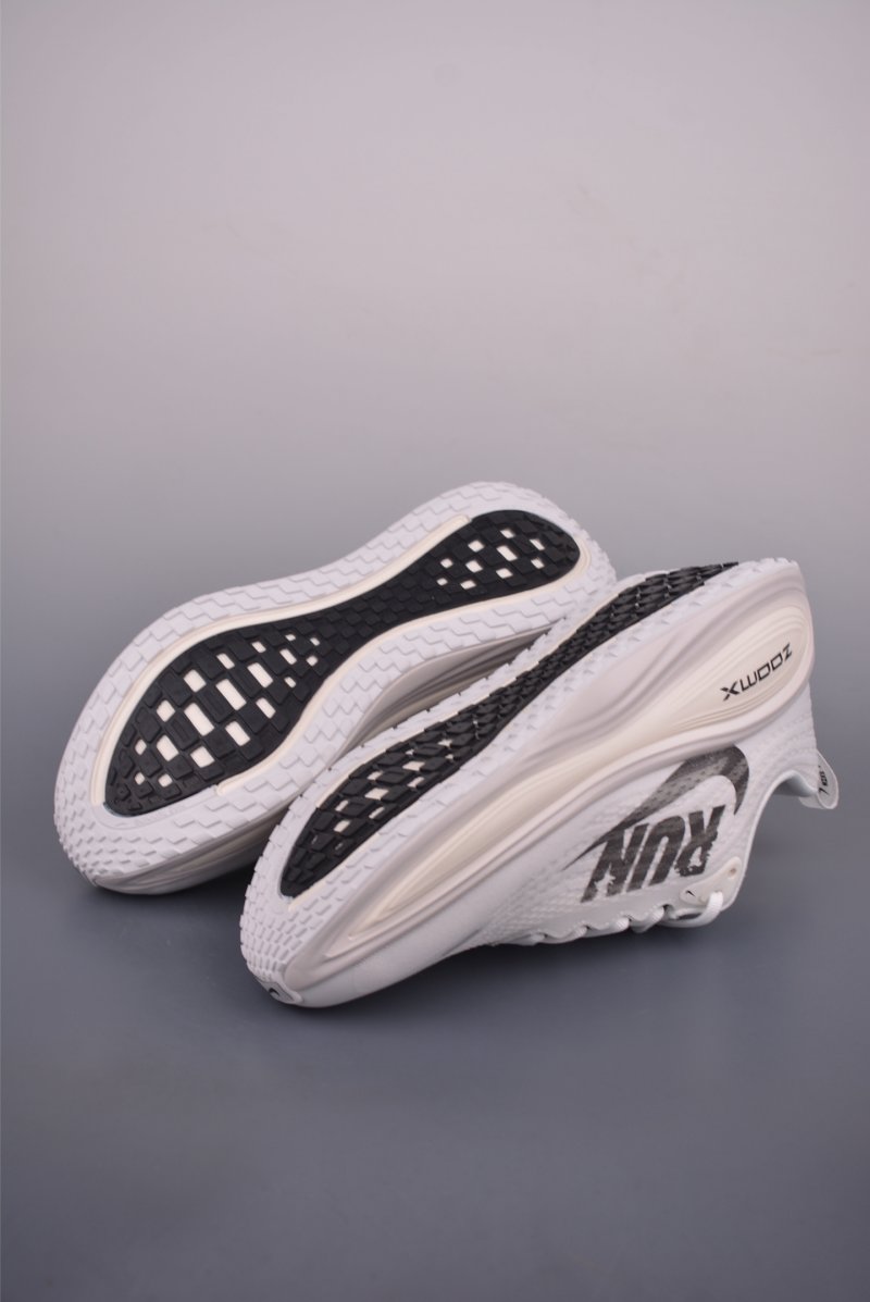 Nike Air Zoom Vomero Plus view