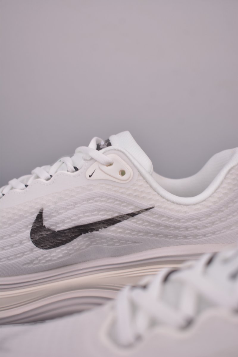 Nike Air Zoom Vomero Plus view