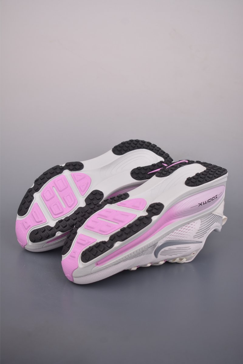 Nike Air Zoom Vomero Plus view