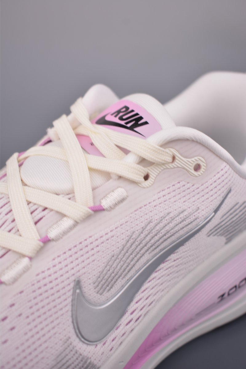 Nike Air Zoom Vomero Plus view