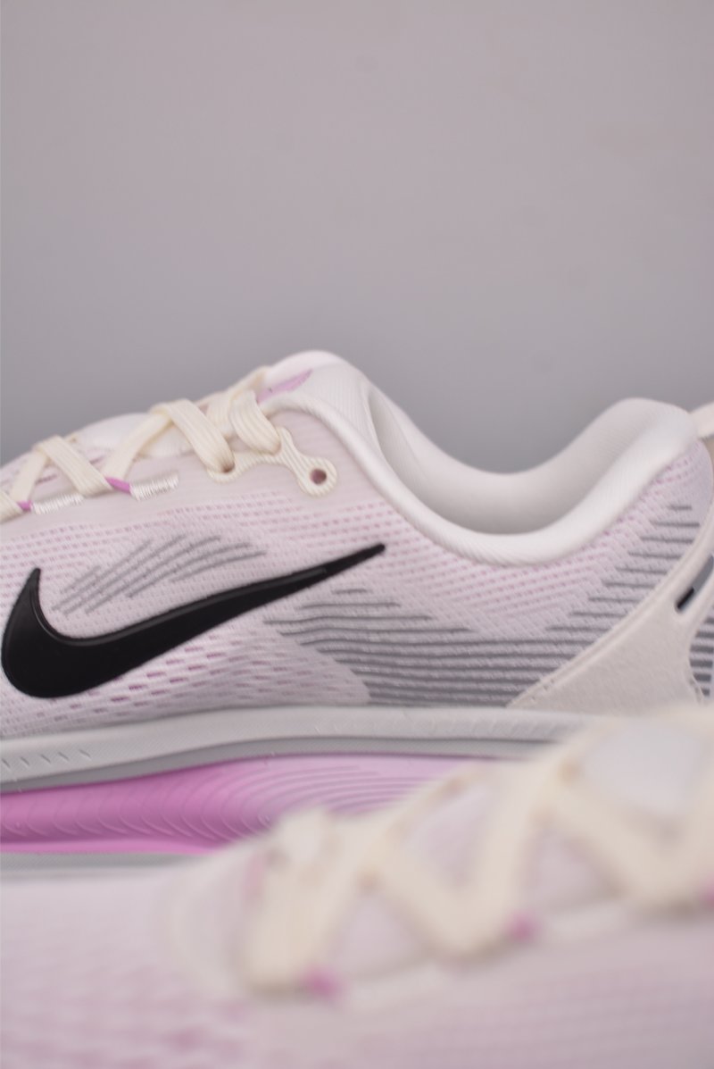 Nike Air Zoom Vomero Plus view