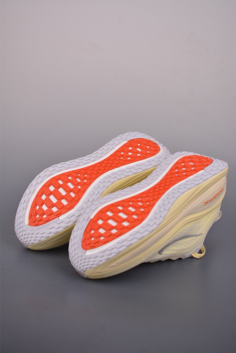 Nike Air Zoom Vomero Plus view