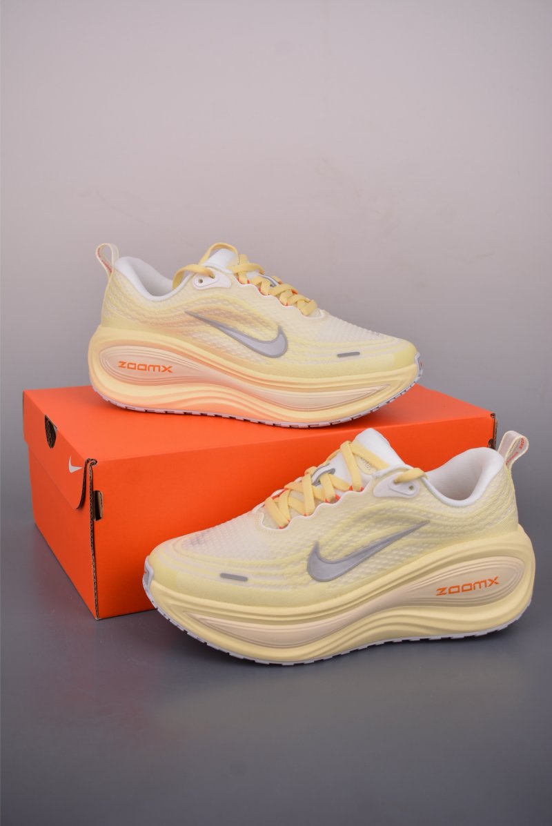 Nike Air Zoom Vomero Plus view