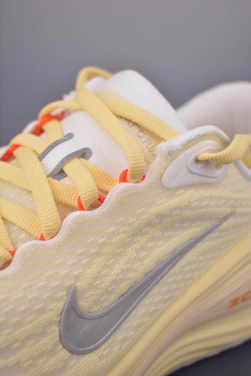 Nike Air Zoom Vomero Plus view
