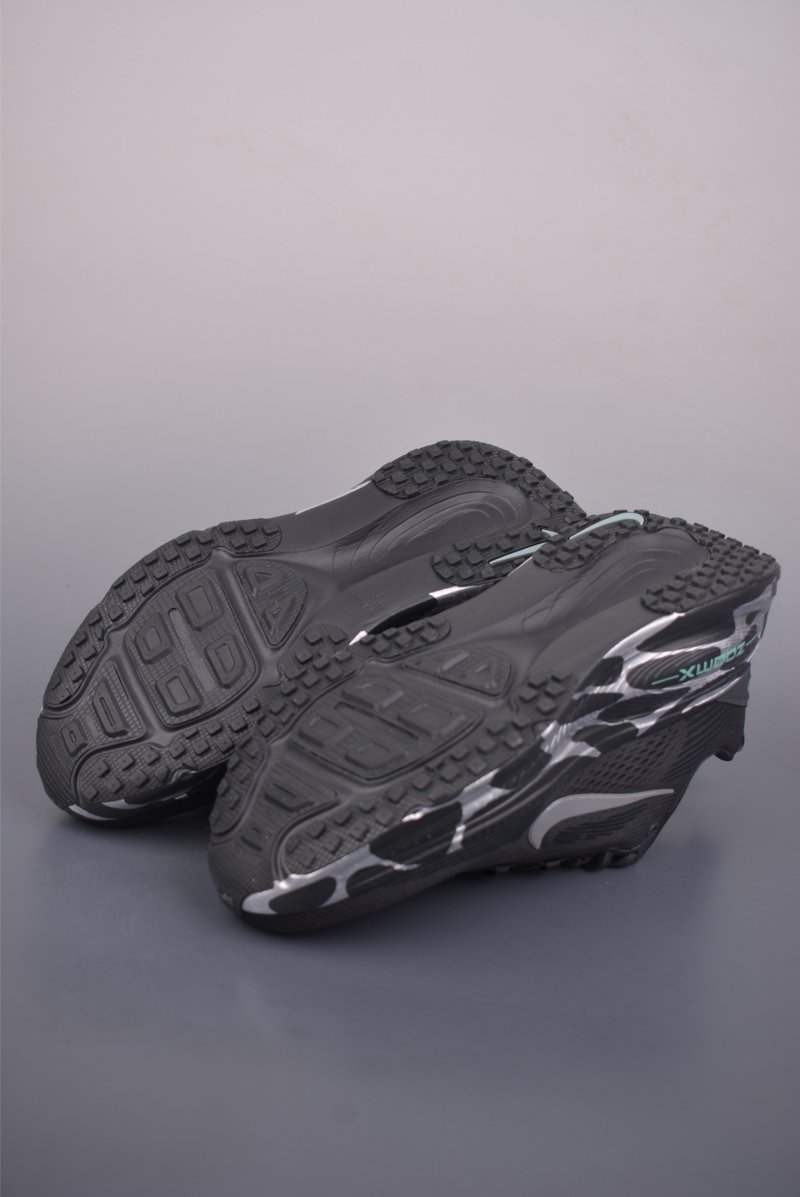 Nike Air Zoom Vomero Plus view