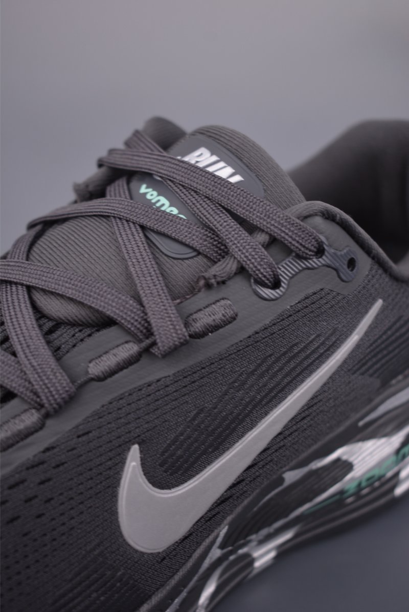 Nike Air Zoom Vomero Plus view