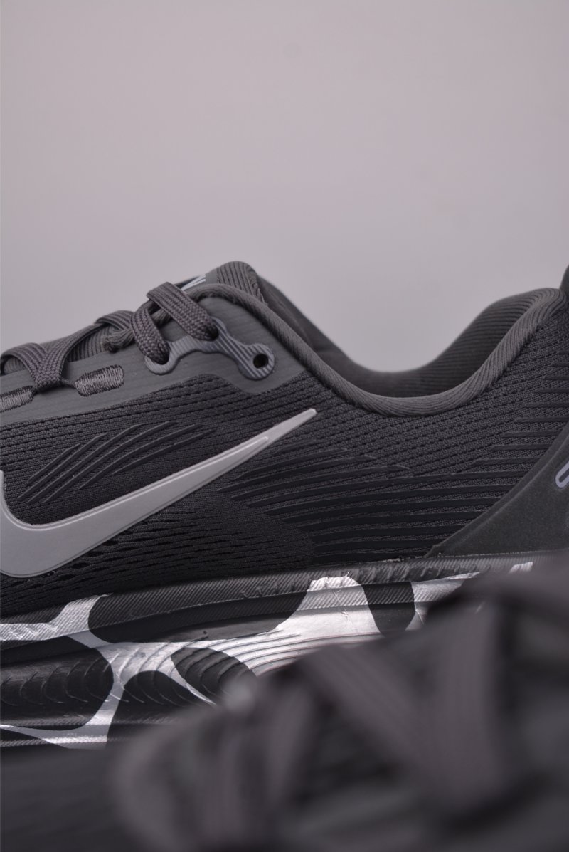 Nike Air Zoom Vomero Plus view