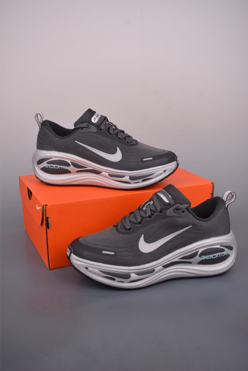 Nike Air Zoom Vomero Plus view