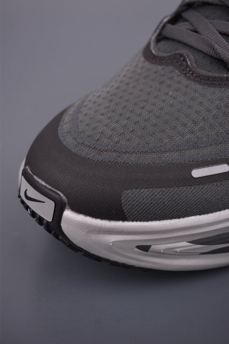 Nike Air Zoom Vomero Plus view