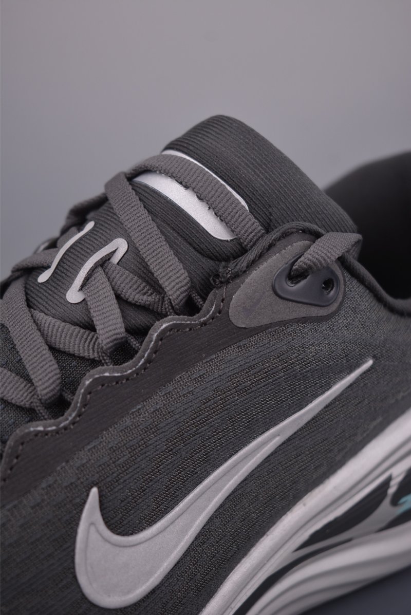Nike Air Zoom Vomero Plus view