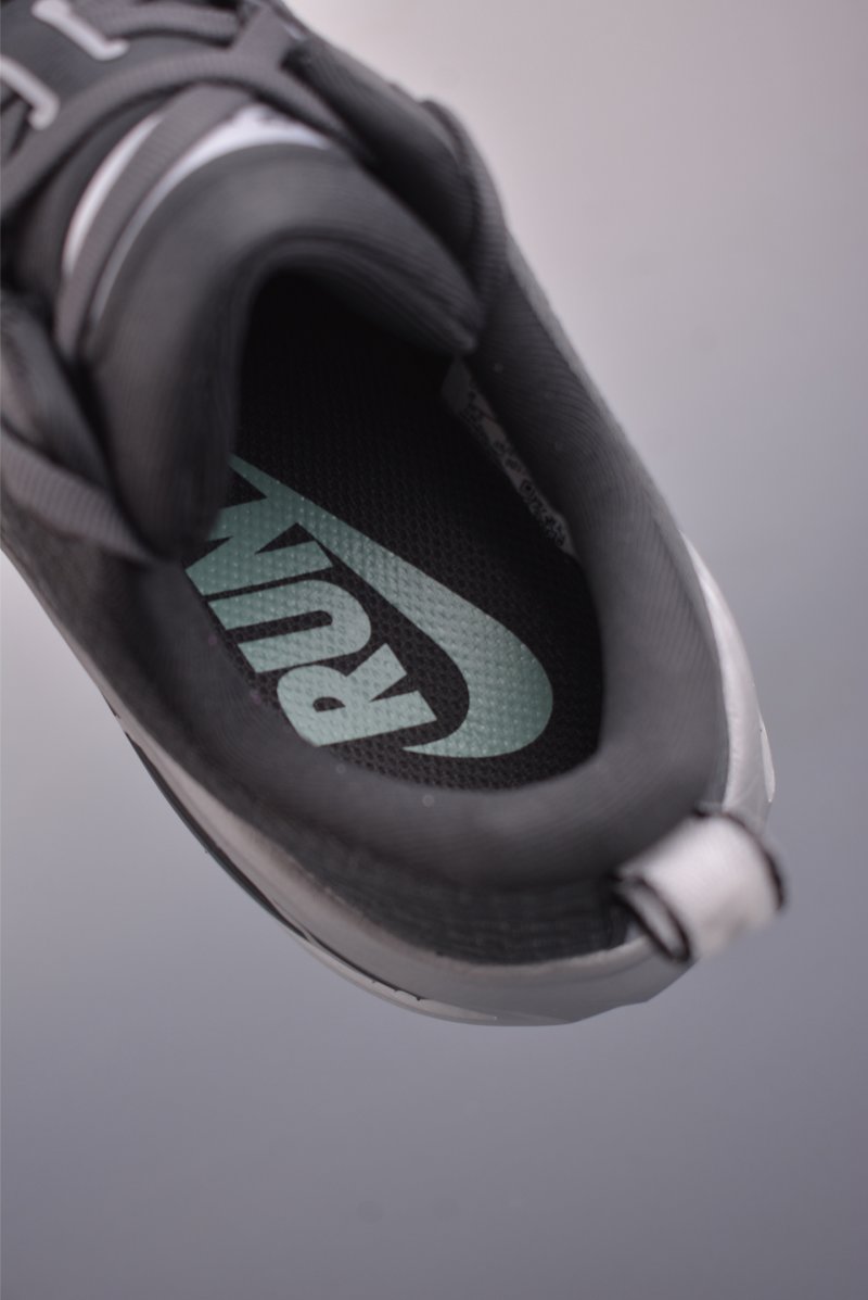 Nike Air Zoom Vomero Plus view