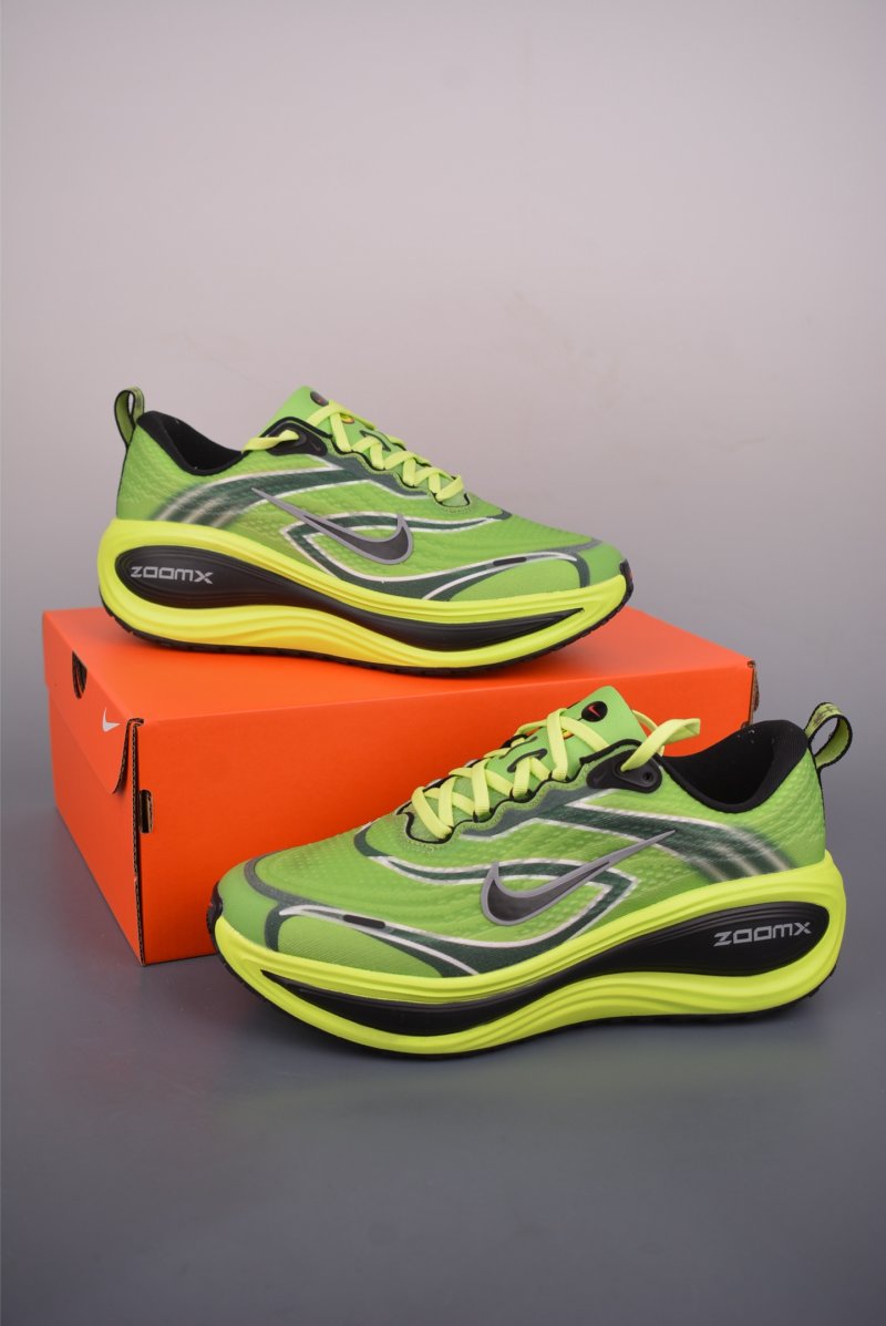 Nike Air Zoom Vomero Plus view