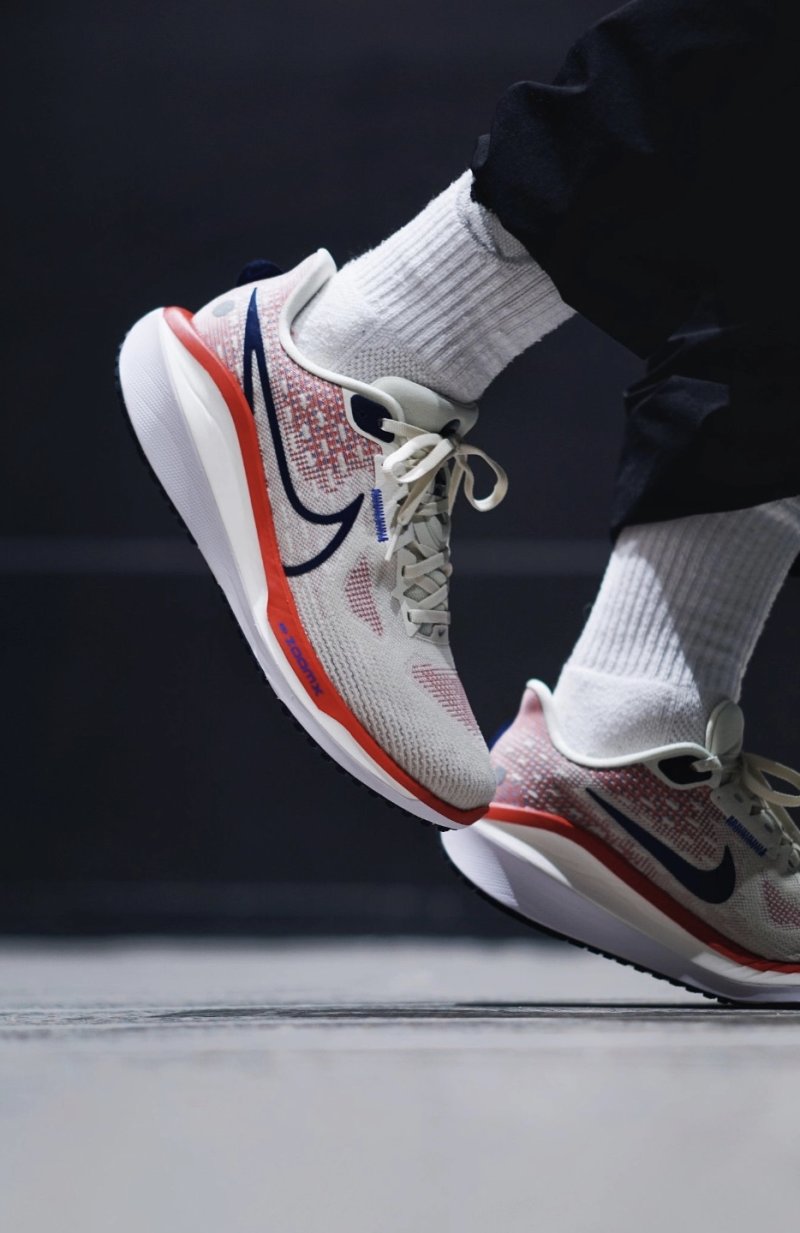Nike Air Zoom Vomero 17 view