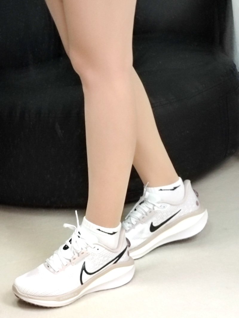 Nike Air Zoom Vomero 17 view