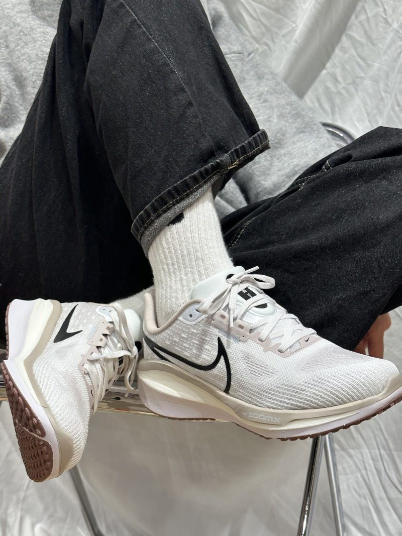 Nike Air Zoom Vomero 17 view