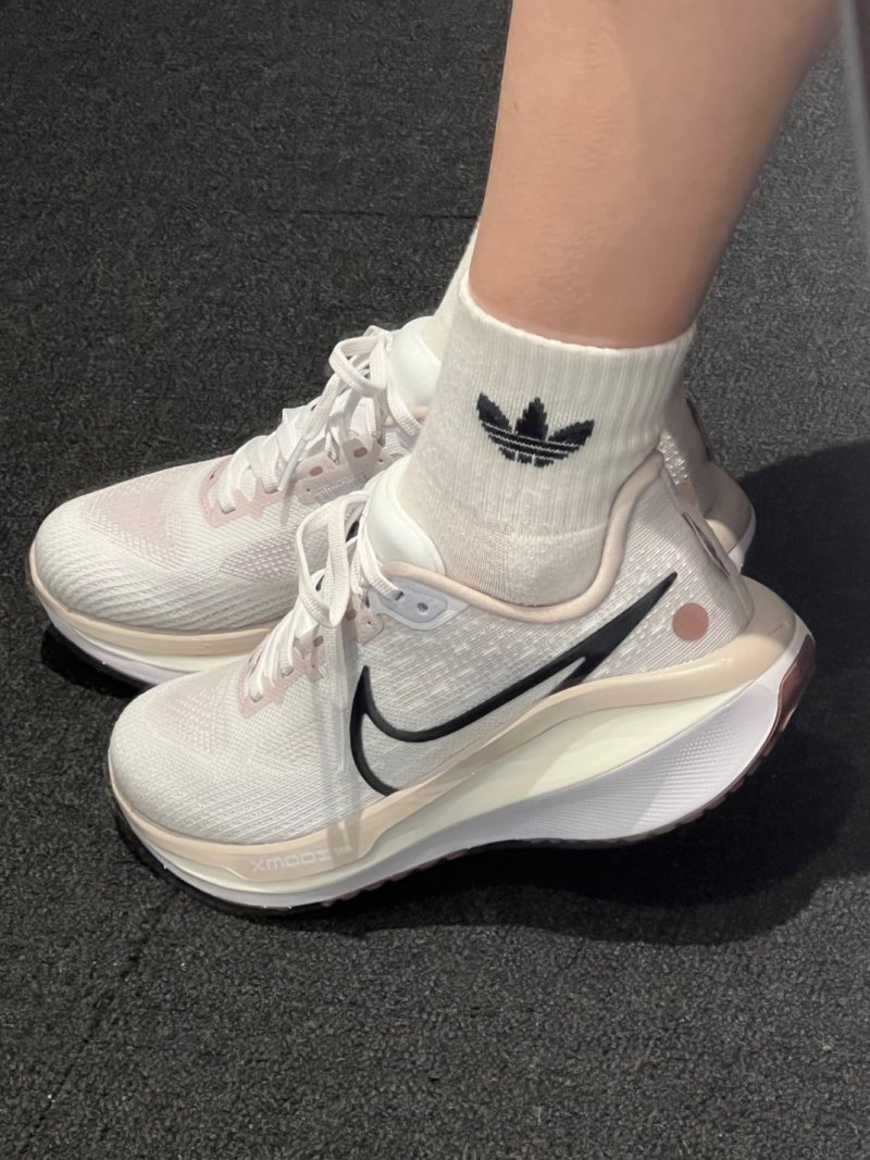 Nike Air Zoom Vomero 17 view