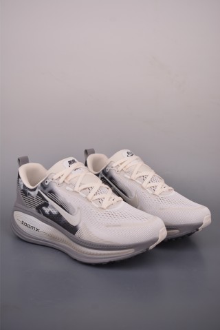 Nike Air Zoom Vomero 18 SE view 1