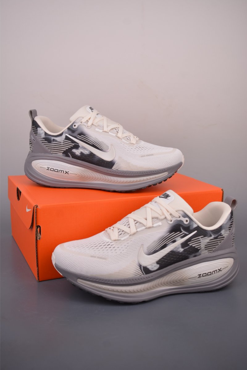 Nike Air Zoom Vomero 18 SE view