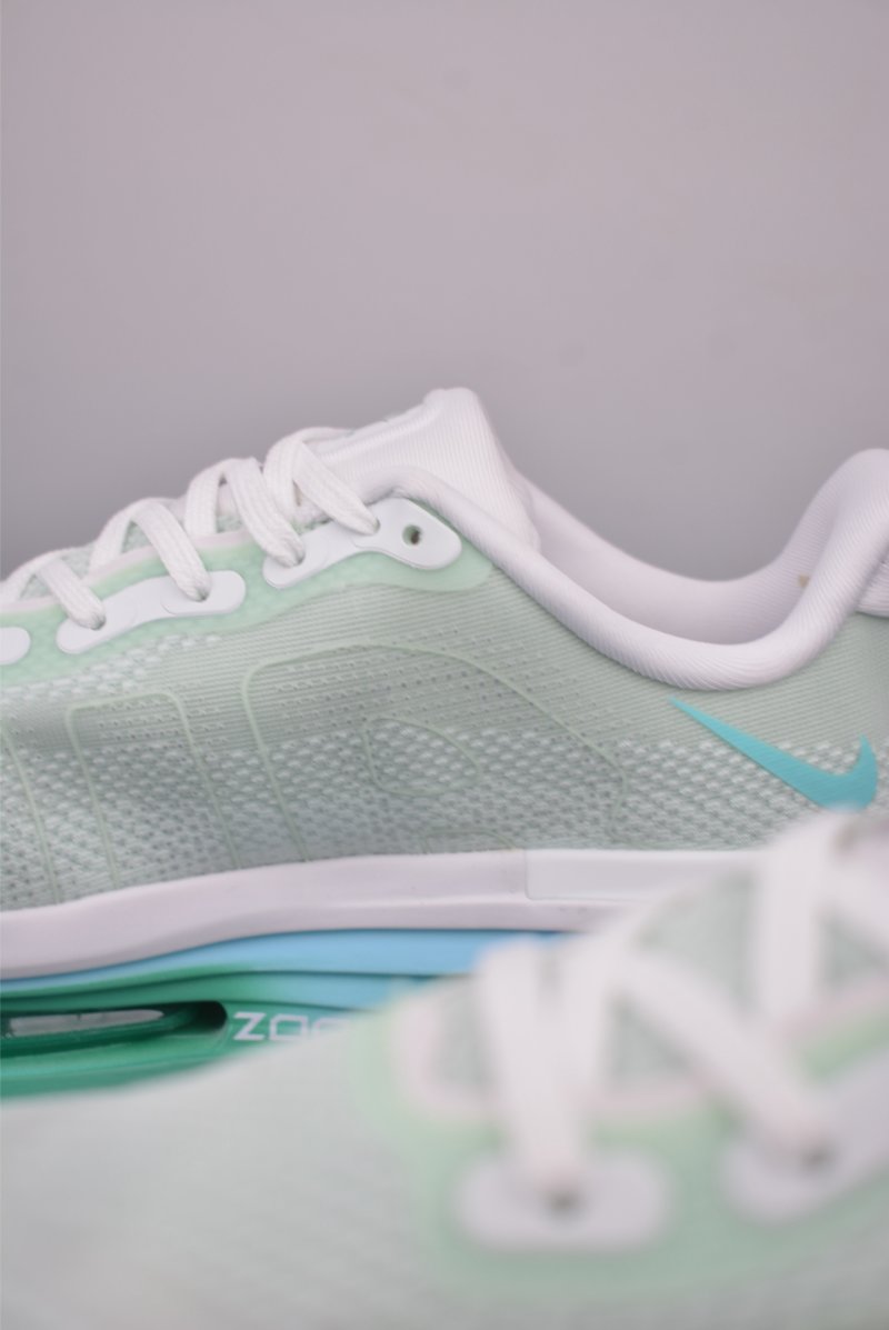 Nike Vomero Premium Air view